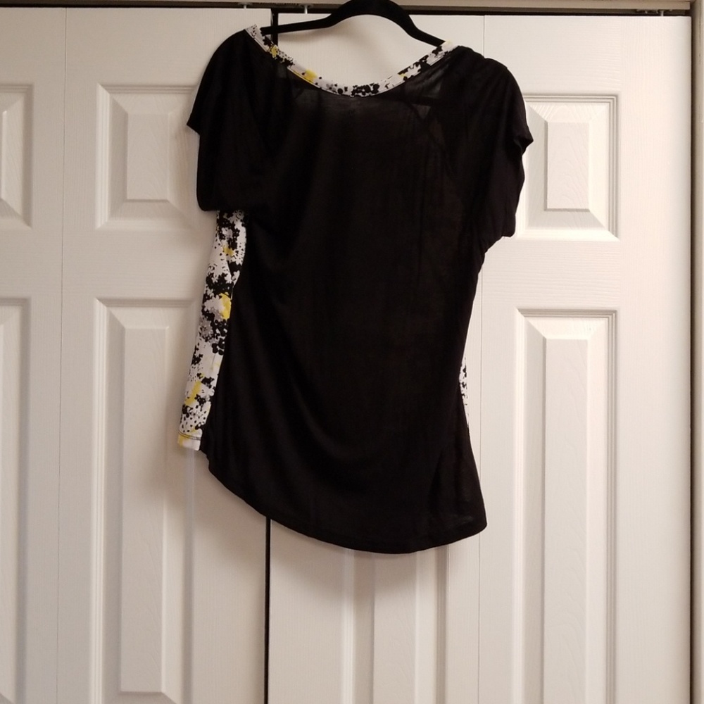 Floral tee - Picture 3 of 3